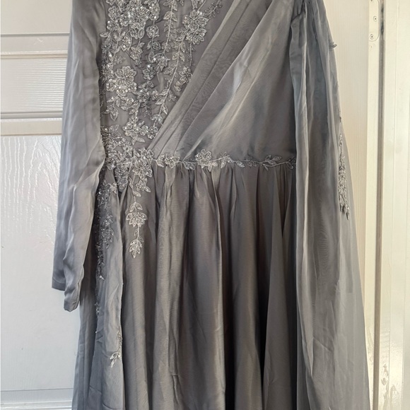 Elegant Gray Embroidered Dress - Picture 5 of 8